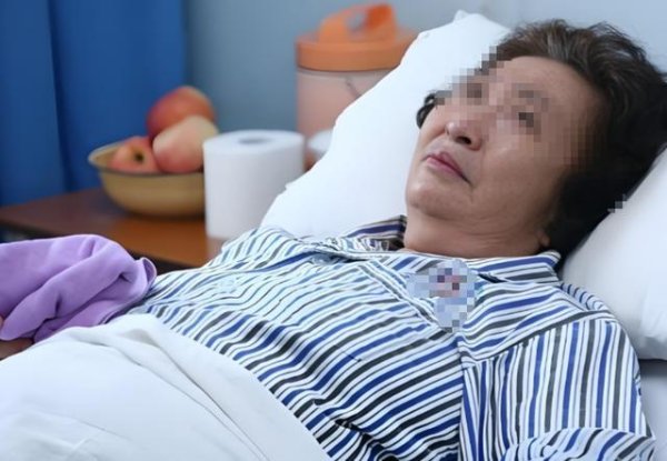 配资交流平台 57岁女子突发脑梗去世，生前爱运动不熬夜，丈夫哭诉：她不听我的